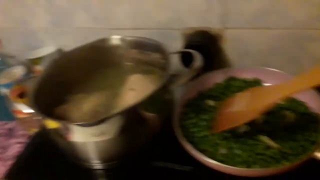 готовим зелёный суп из горошка и кабачка часть1