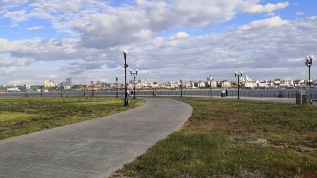 Казань, прогулка возле Центра Семьи Казан (Чаша) смотреть онлайн
