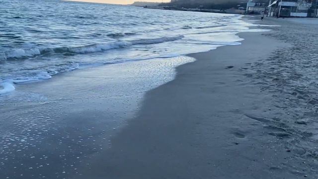 Прогулка на пляже под шум волн #sunsetview #seaview #beachview #жизньводессе смотреть онлайн