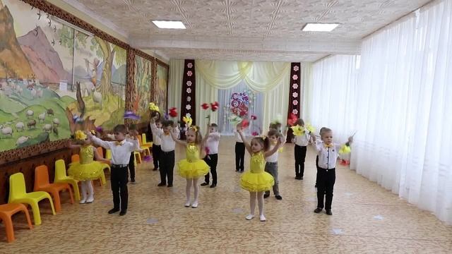 Начало утренника и вход под песню Веснушки смотреть онлайн