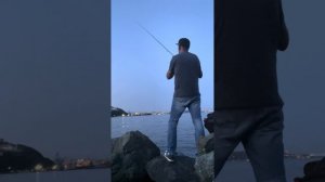 Рыбалка во Владивостоке. Ловля кальмара с берега