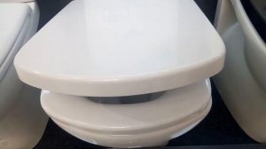 Крышка-сиденье для унитаза с микролифтом (Roca Dama Senso) [1080p Full HD]