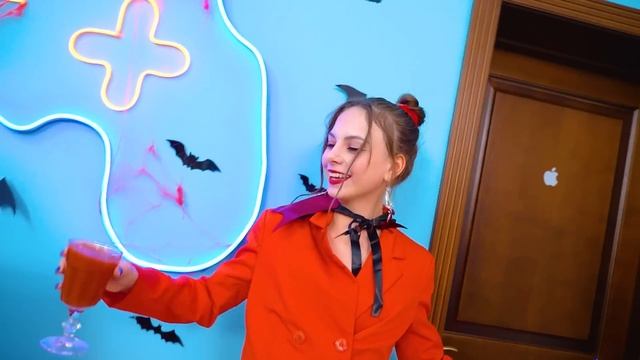 Я Попала в Вампирскую Королевскую Семью! Невероятные Отношения в Реальной Жизни смотреть онлайн