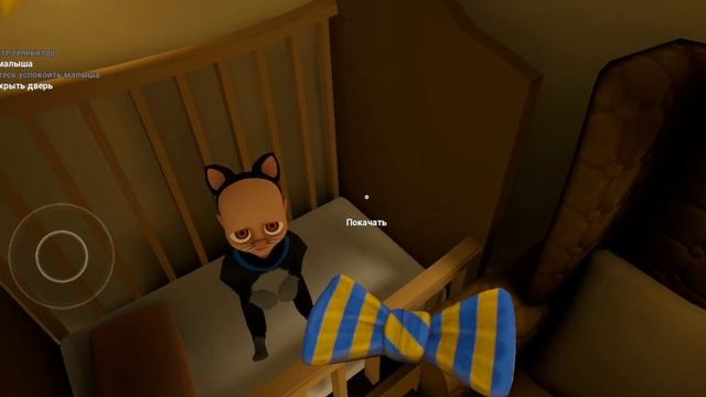 Лысый малыш веселится