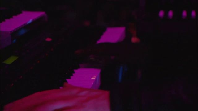 Elvis Costello – "I Know" (Fiona Apple song) @Decades rock live 2006 смотреть онлайн