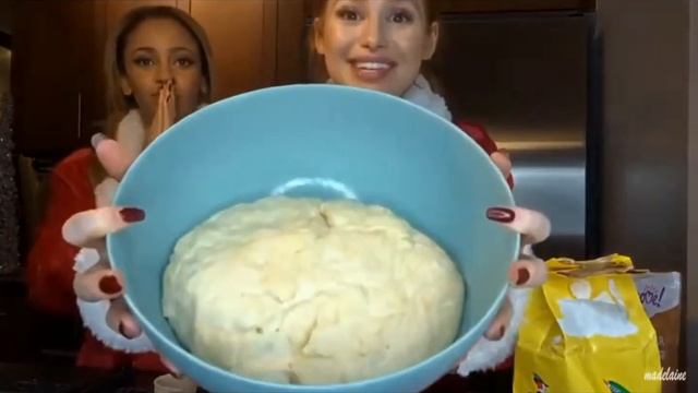 Мэделин и Ванесса готовят булочки на протяжении 2-х минут 39-ти секунд смотреть онлайн