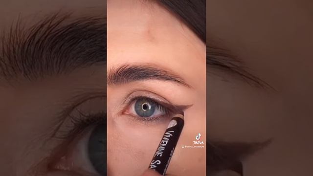 #shorts Стрелки карандашом для нависших век смотреть онлайн