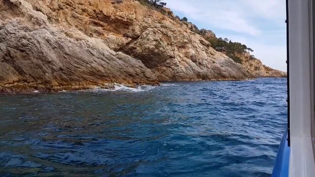 39 Испания 2019 год. Морская прогулка на катере по бухтам и пещерам Коста Бравы. смотреть онлайн