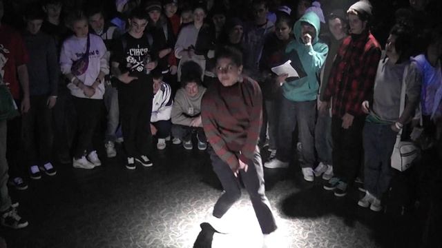 Автопати битвы Харькова 2011 bgirl battles Rockets vs Jees смотреть онлайн