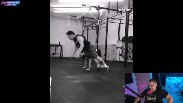 ЛИКС СМОТРИТ - New Hilarious Weirdos Gym Fails and Workout Compilation | Gym Fails 2020 смотреть онлайн
