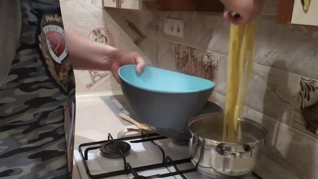 Яичная лапша с говядиной и овощами "Аля, по-тайски" смотреть онлайн
