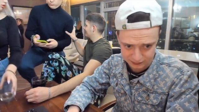 МЕЛСТРОЙ УЗНАЛ ЧТО ЕЙ НЕТ 18+! МЕЛСТРОЙ ВЫГНАЛ ДЕВУШКУ ПРЯМО НА СТРИМЕ! МЕЛСТРОЙ НАРЕЗКА!