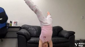 Как научиться делать переворот вперёд мой способ как это сделать 🙆🏽♀️😁￼