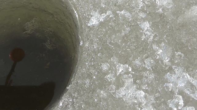 Корюшка. Белое море. Видно как клюёт в лунке. смотреть онлайн