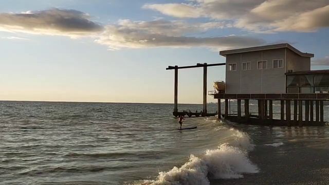 СЁРФИНГ В АДЛЕРЕ. НЕМНОГО СМЕШНО. смотреть онлайн