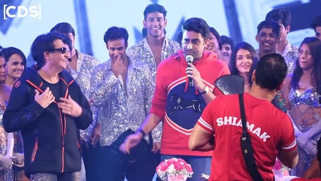 Aaradhya Bachchan Dance Performance In Front Of Aishwarya Rai And Abhishek Bachchan смотреть онлайн