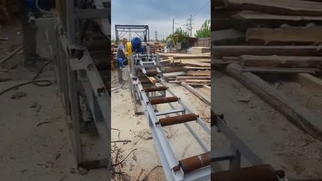 4-х сторонний фрезерный станок для переработки жердей (тонкомера) в брусок смотреть онлайн