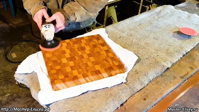 Косая разделочная торцевая доска из дуба и бука, изготовленная своими руками. Редкий способ. смотреть онлайн