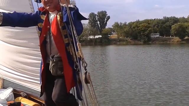 Губкин на ботике.