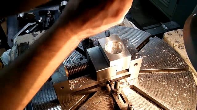 Копия видео 'Расточка, фрезеровка Координатно расточной станок Boring, milling' смотреть онлайн