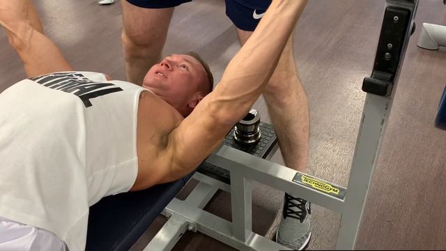 Жим лёжа 115 на 2 при весе 74 кг смотреть онлайн