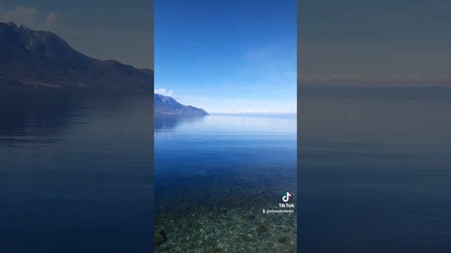 Шильонский замок на берегу Женевского озера, Швейцария смотреть онлайн