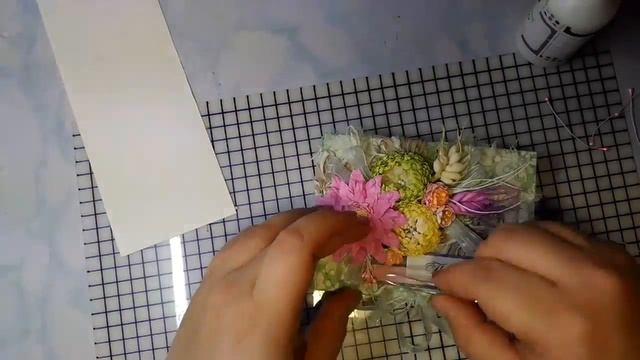 Декорирование коробочки для нежного  комплекта украшений