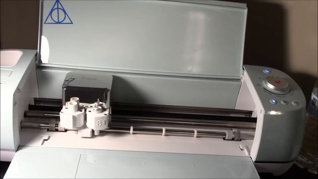 Cricut - Making and applying a layered vinyl project START TO FINISH layering multiple vinyl смотреть онлайн