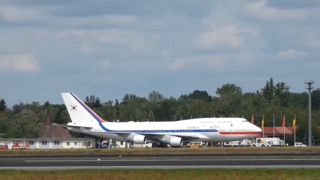 LUMIX DC FZ82 BEST OF BOEING 747-4J6 747-4B5 787-9 DREAMLINER LANDING AND TAKEOFF смотреть онлайн