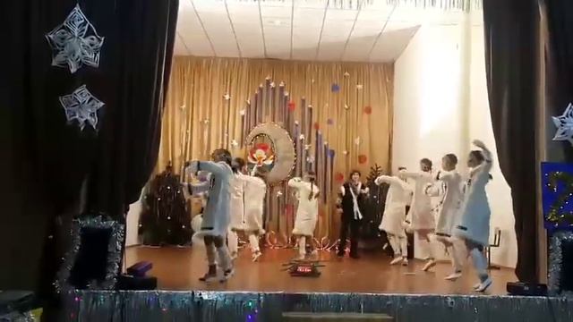 Новогодний номер Лучший танец "Якутяночка моя" 7А класс г. Приозёрск 27.12.2016 смотреть онлайн