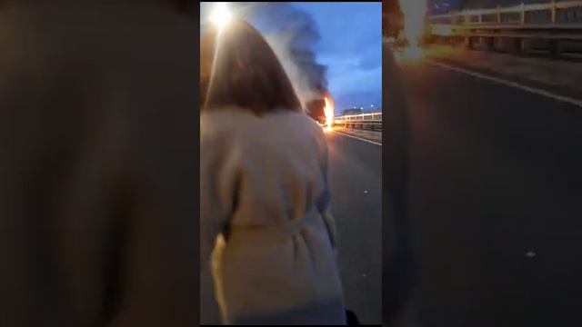 23 окт. сгорел автобус на комендантский район смотреть онлайн