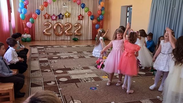 Танец с корзиночками на выпускной в детском саду смотреть онлайн