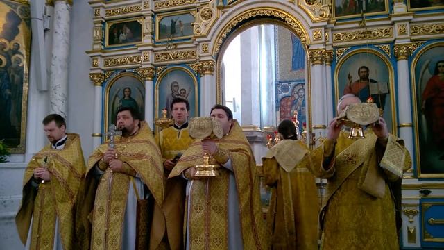 Великий вход в день памяти Святых Праведных Царственных Страстотерпцев. смотреть онлайн