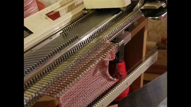 Обработка края полотна цельновязанным шнуром Способ 1 смотреть онлайн