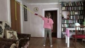 Упражнения с лентой для фитнеса для мышц рук и плечевого пояса. Формируем правильную осанку у детей