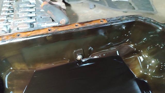 заменили масло и прокладку поддона, проще чем кажеться.