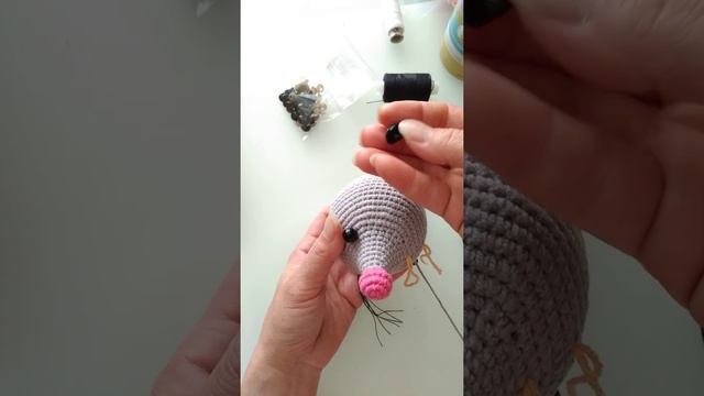 Как пришить глазки и сделать утяжку. Мышка Мишель VID 20190608 111908 смотреть онлайн