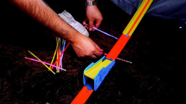 CONSTRUÍ UNA PISTA GIGANTE DE HOTWHEELS EN MI CASA! смотреть онлайн