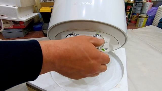 Бойлер ELECTROLUX EWH 30 смотреть онлайн