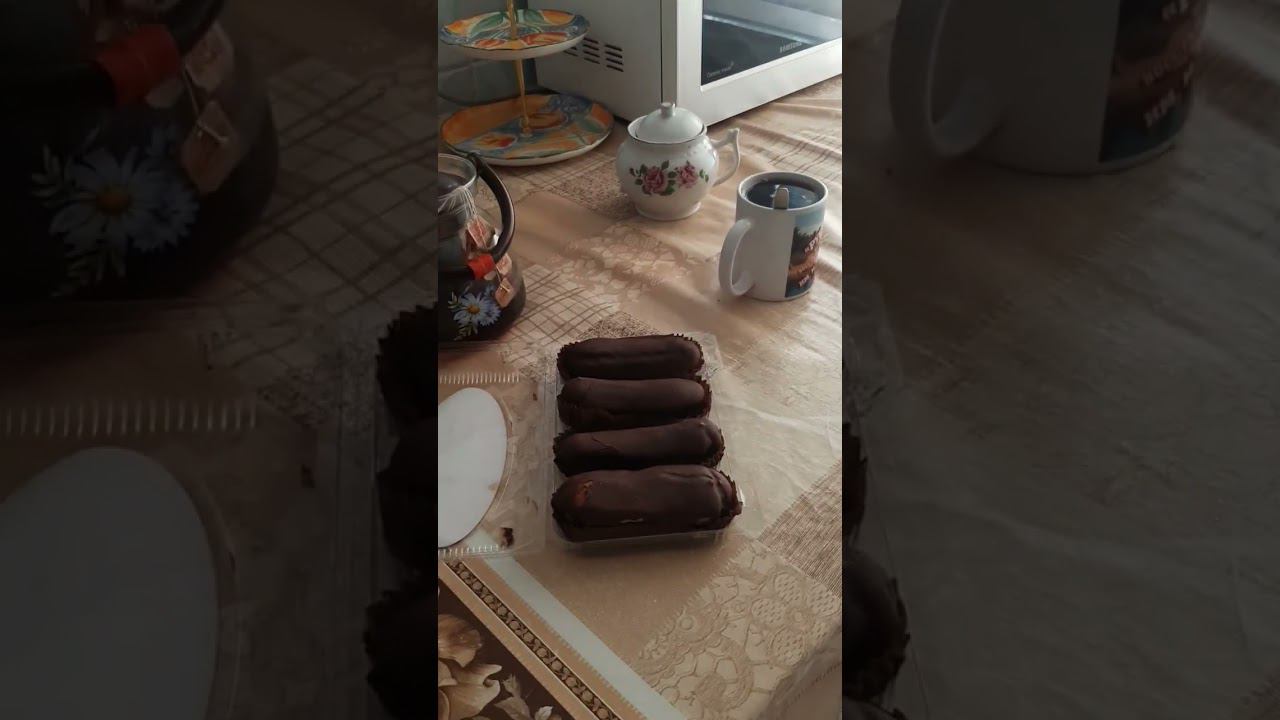 Сейчас четыре эклера приговорю смотреть онлайн