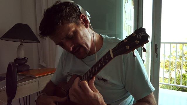 à l'encre de tes yeux Francis Cabrel ukulele (cover) смотреть онлайн