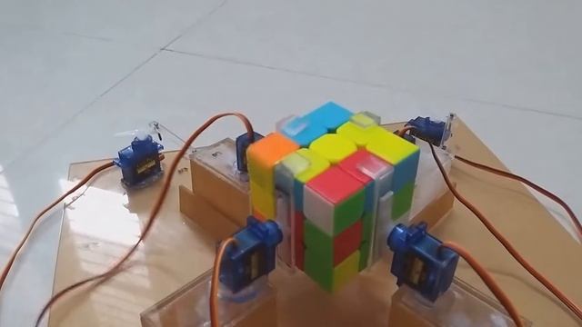 Rubik's Cube Solving Robot - DEMO смотреть онлайн