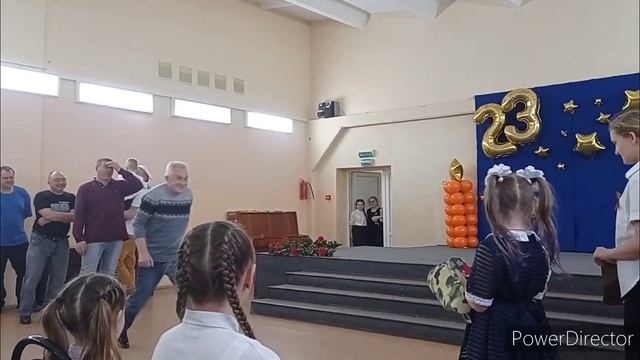 Поздравляем наших пап и дедушек. школа пос Индустриальный смотреть онлайн