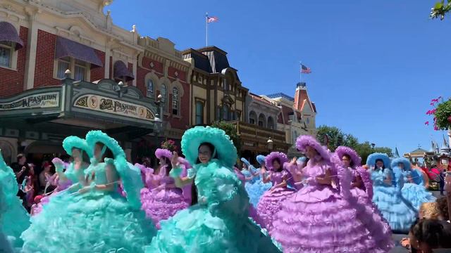 Easter Parade at Magic Kingdom Walt Disney World 2019 featuring The Azalia Trail Maids! смотреть онлайн
