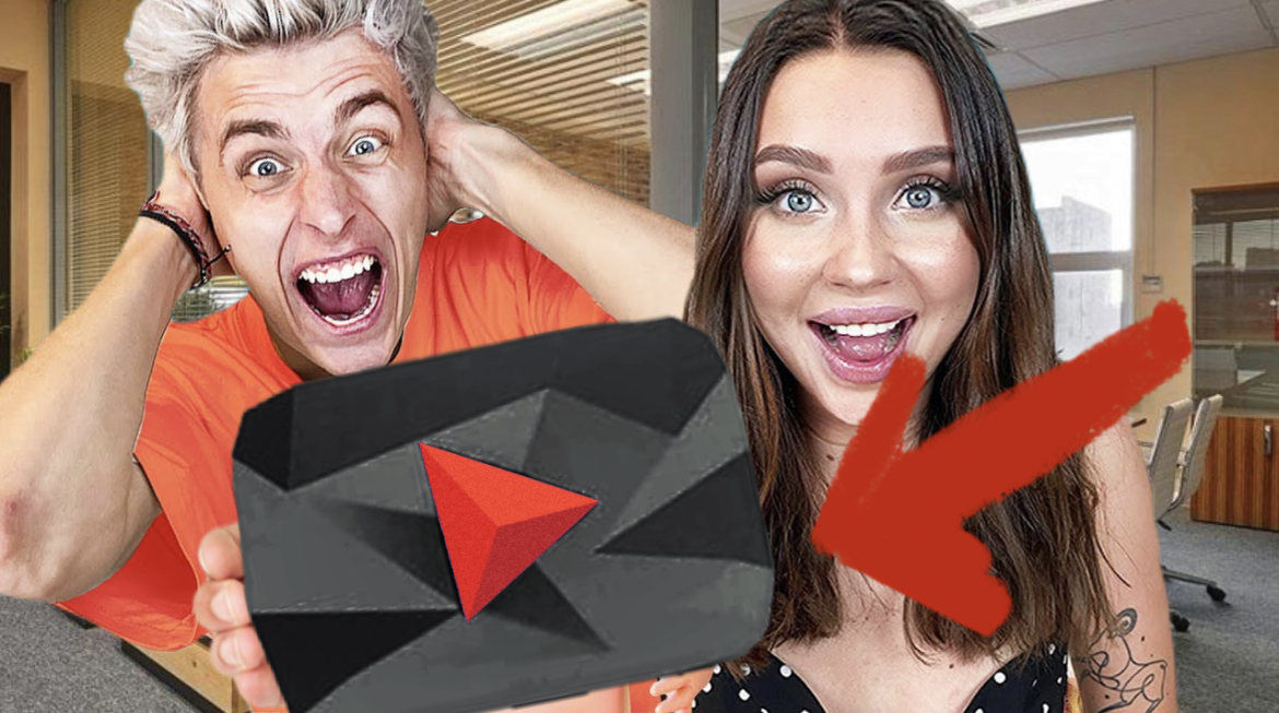 ПОДАРОК ВЛАДУ А4! *КНОПКА ЮТУБ*