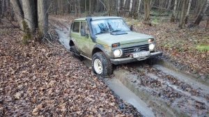 Банда на нивах - форсируем ручей! Жгем сафари и покатушки на Нивах по бездорожью!