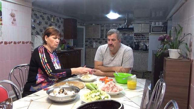 Овощи с мясом приготовленные в глиняной утятнице смотреть онлайн