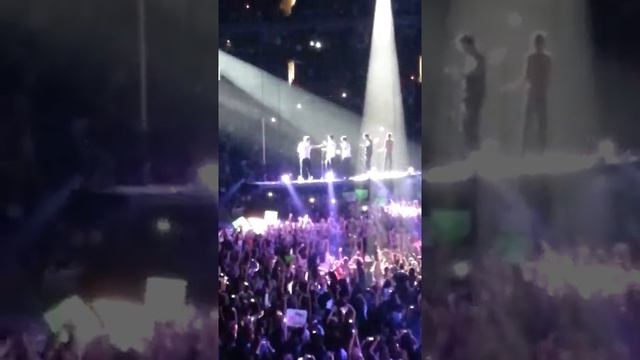OneDirection Change My Mind/OWOA live Oracle Arena смотреть онлайн