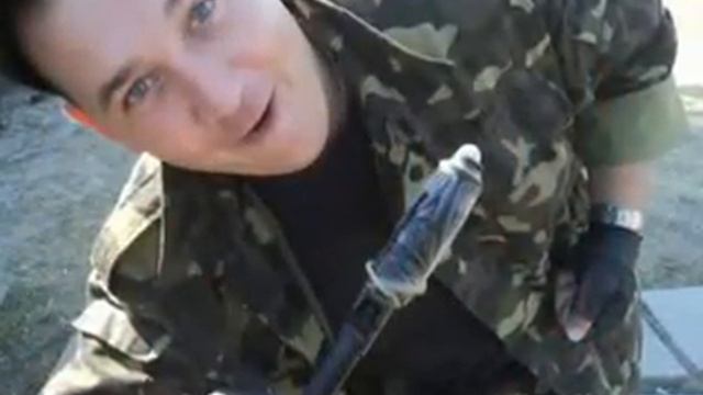 Нежные поцелуи и презерватив на автомате как развлекаются украинские каратели смотреть онлайн