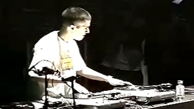 Vestax Extravaganza 2000 A-TRAK Demonstration смотреть онлайн